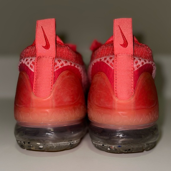 Nike Air Vapormax 2021 Flyknit red women’s size 7.5 - Picture 5 of 15
